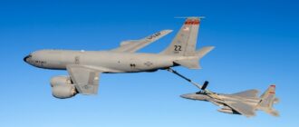 Американский заправщик KC-135 Stratotanker потерпел крушение в Ираке фото